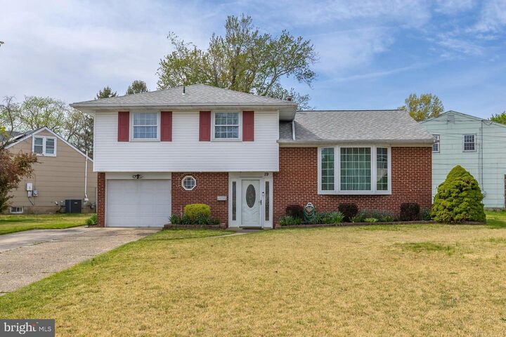 Property Photo:  19 Fairmount Drive  NJ 08028 