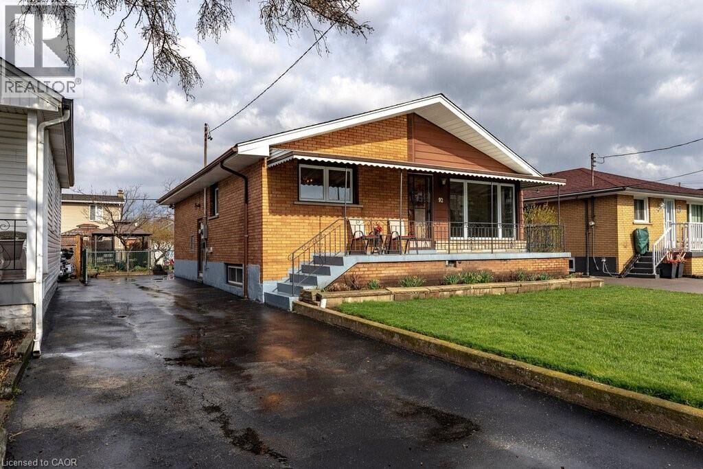 Property Photo:  92 Reid Avenue South  ON L8K 3V1 