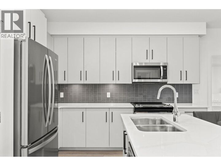 Photo de la propriété: 3434 McKinley Beach Drive 302 BC V1V 2R1