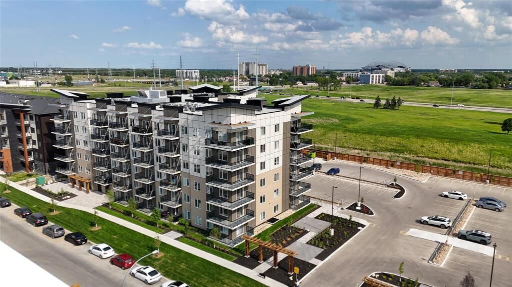 Property Photo:  635 Ballantrae Drive  MB R3T 6K4 