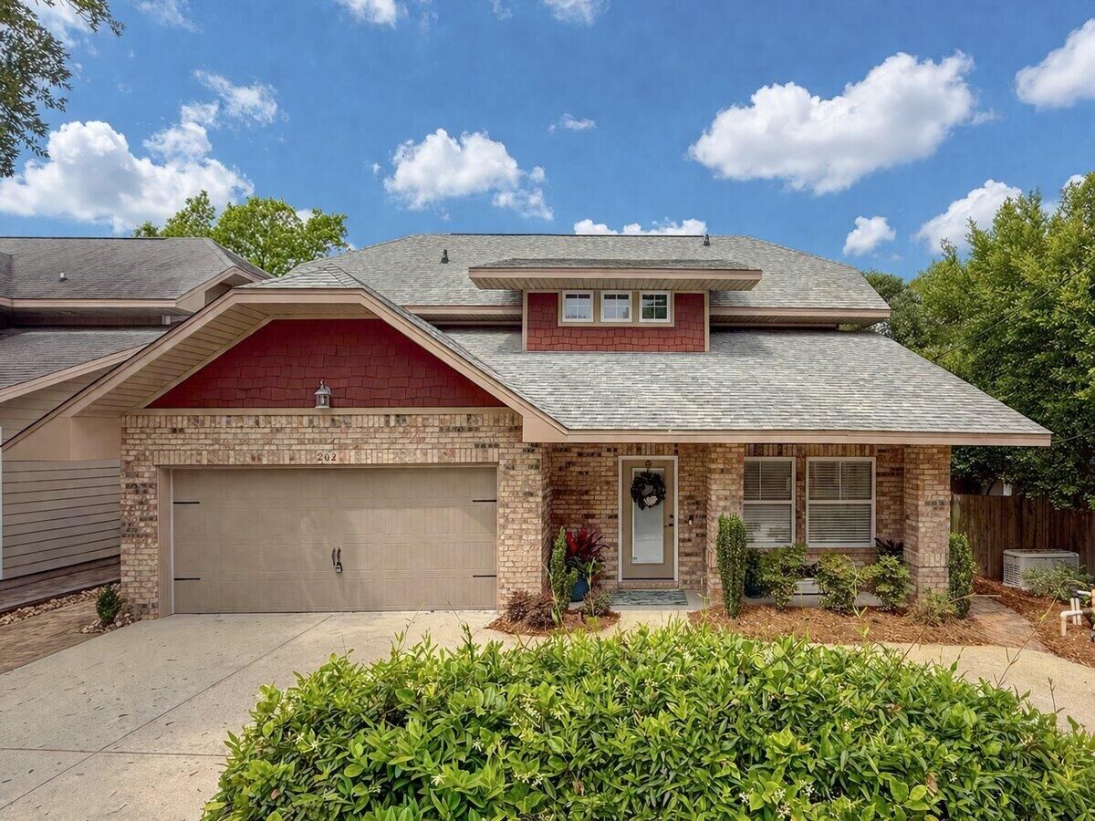 Property Photo:  202 SE Alconese Avenue  FL 32548 