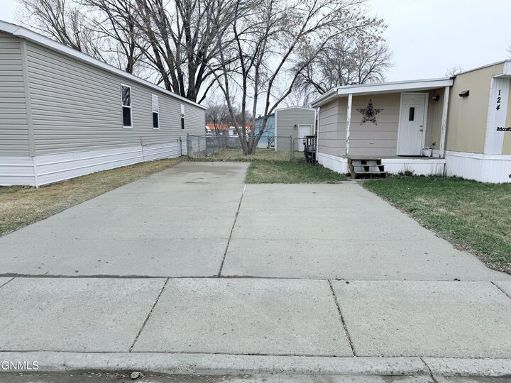 Property Photo:  124 Delaware Street SE  ND 58504 
