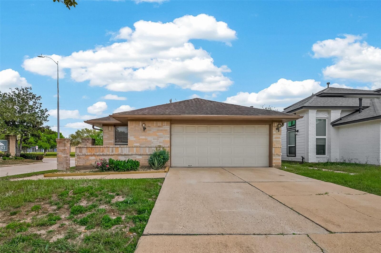 Property Photo:  12427 S Rachlin Cir  TX 77071 