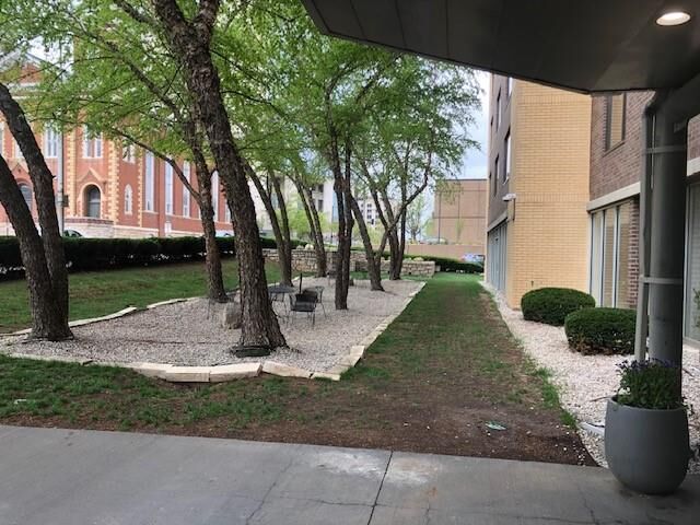 Property Photo:  600 E 8th Street Tsl  MO 64106 