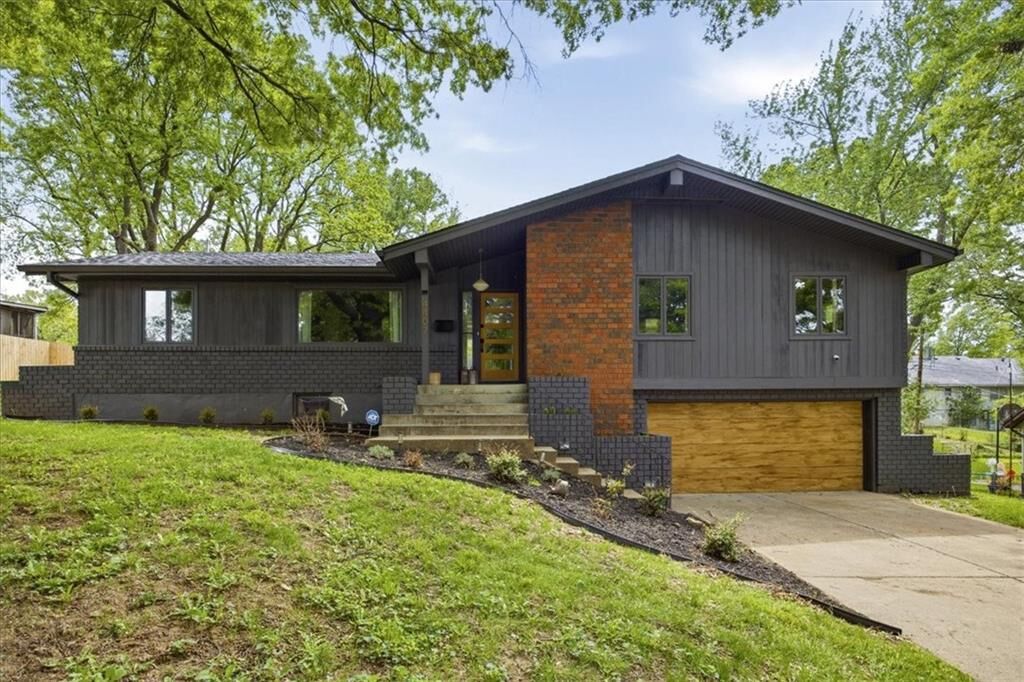 Property Photo:  4407 E 108th Street  MO 64137 