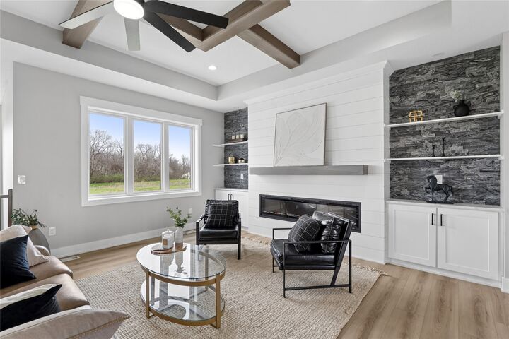 Property Photo:  425 NW Woodmoor Drive  IA 50263 