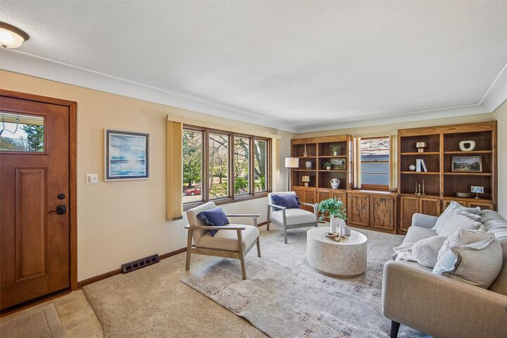 Property Photo:  3404 70th Street  IA 50322 