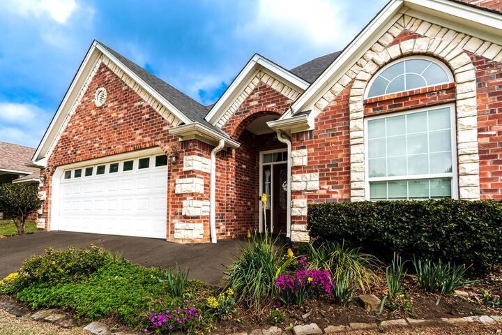 Property Photo:  4413 Red Oak Trl  TX 75604 