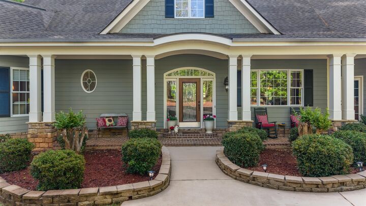 Property Photo:  1020 Peachtree Court  GA 30642 