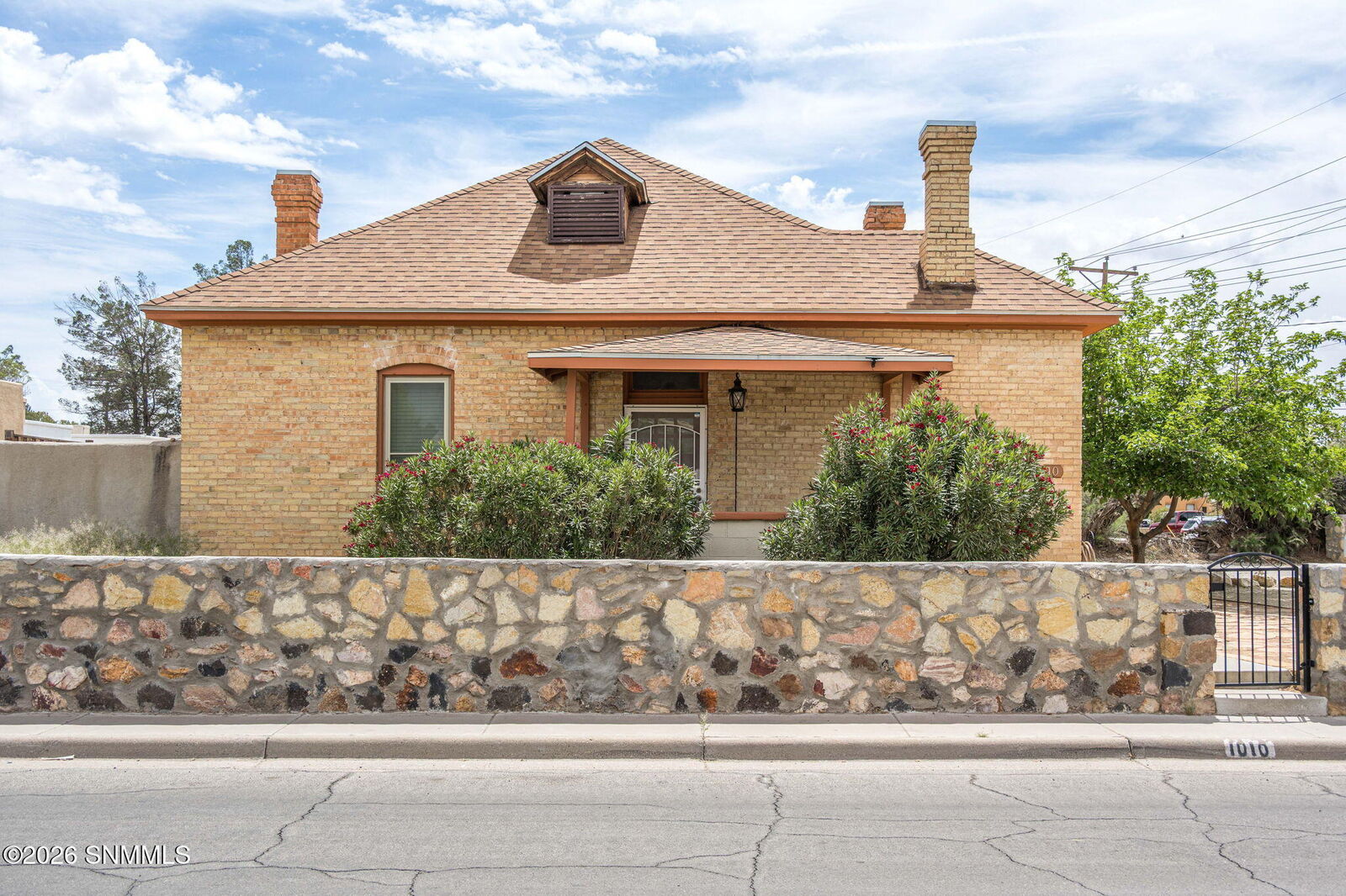 Property Photo:  1010 Plain Street  NM 88001 