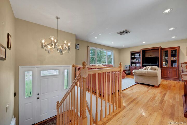Property Photo:  6 Foxwood Lane  NY 10594 