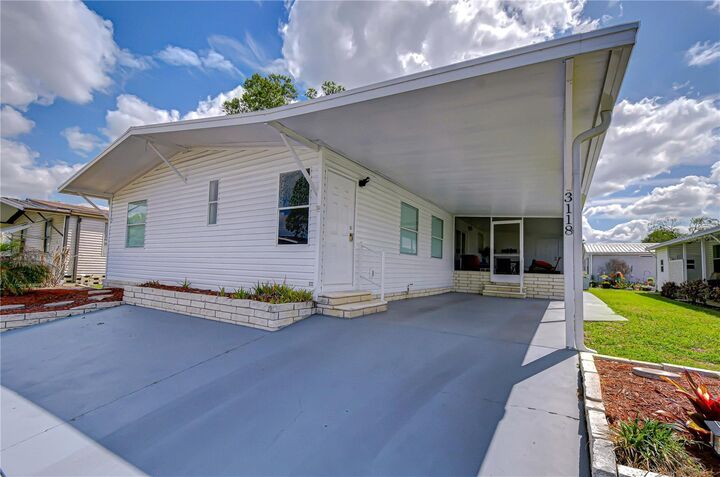 Property Photo:  3118 Shady Creek Drive  FL 33543 