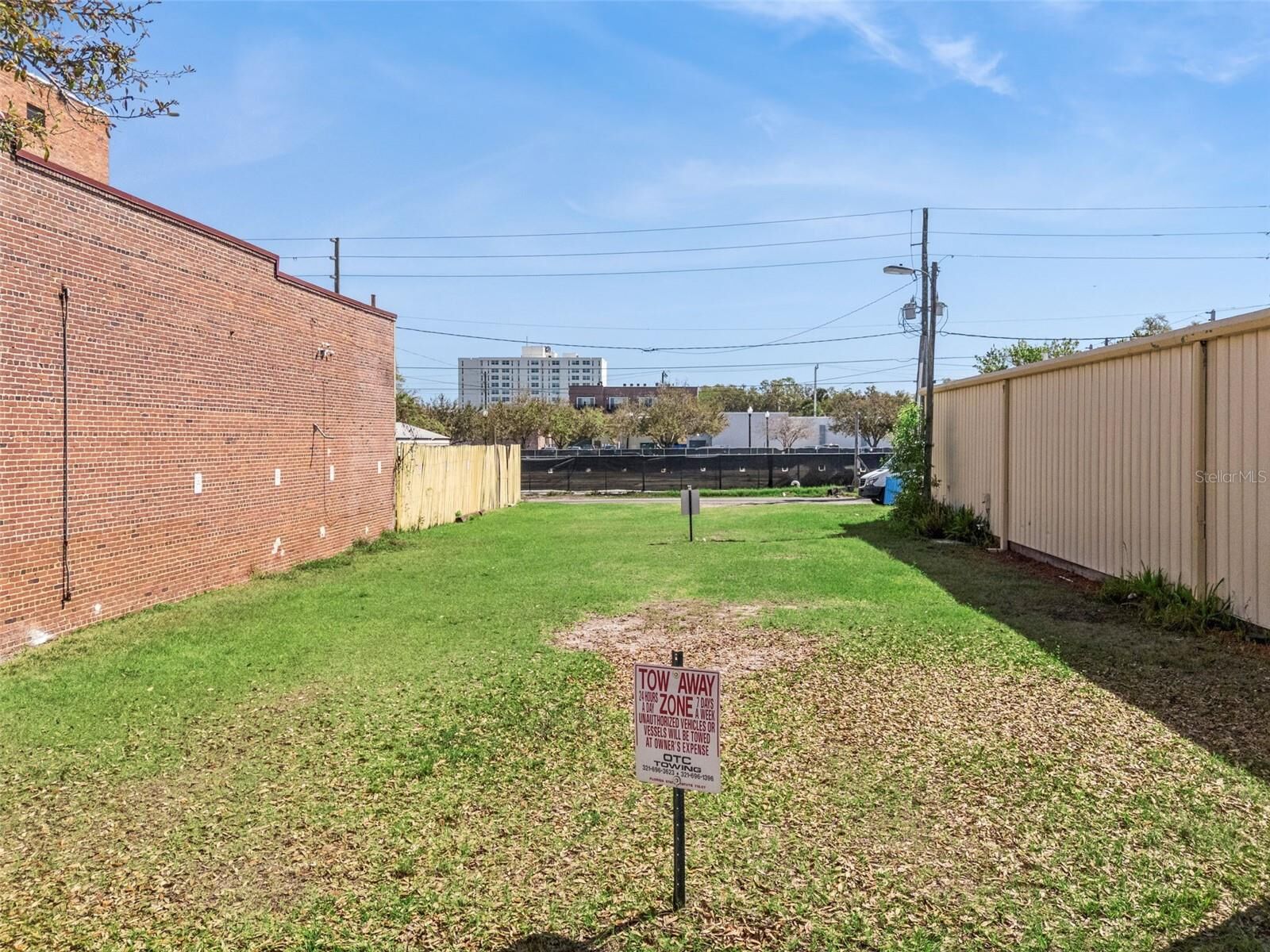 Property Photo:  215 Magnolia Avenue  FL 32771 