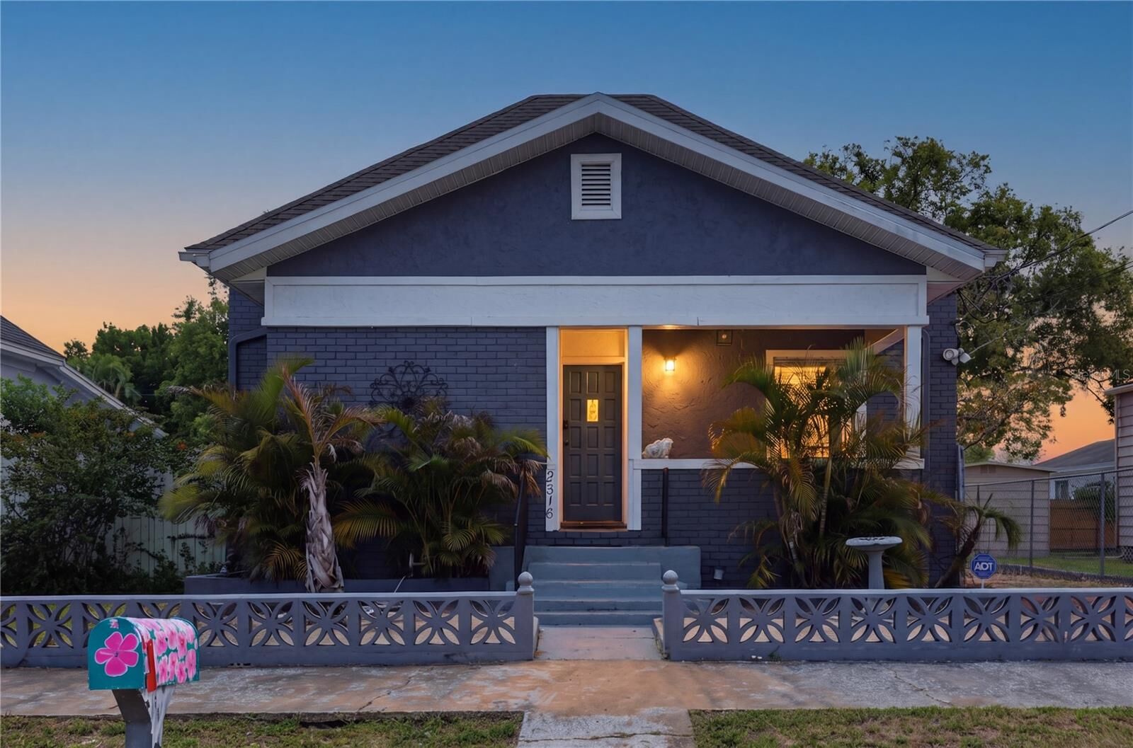 Property Photo: 2318 W Cordelia Street FL 33607