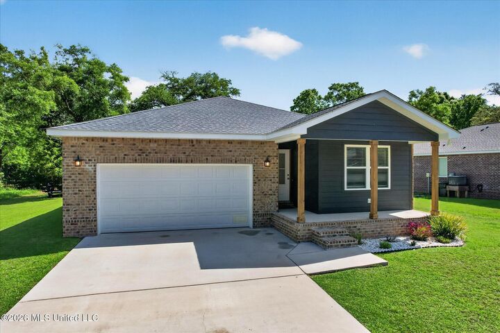 Property Photo:  1412 Spruce Street  MS 39564 
