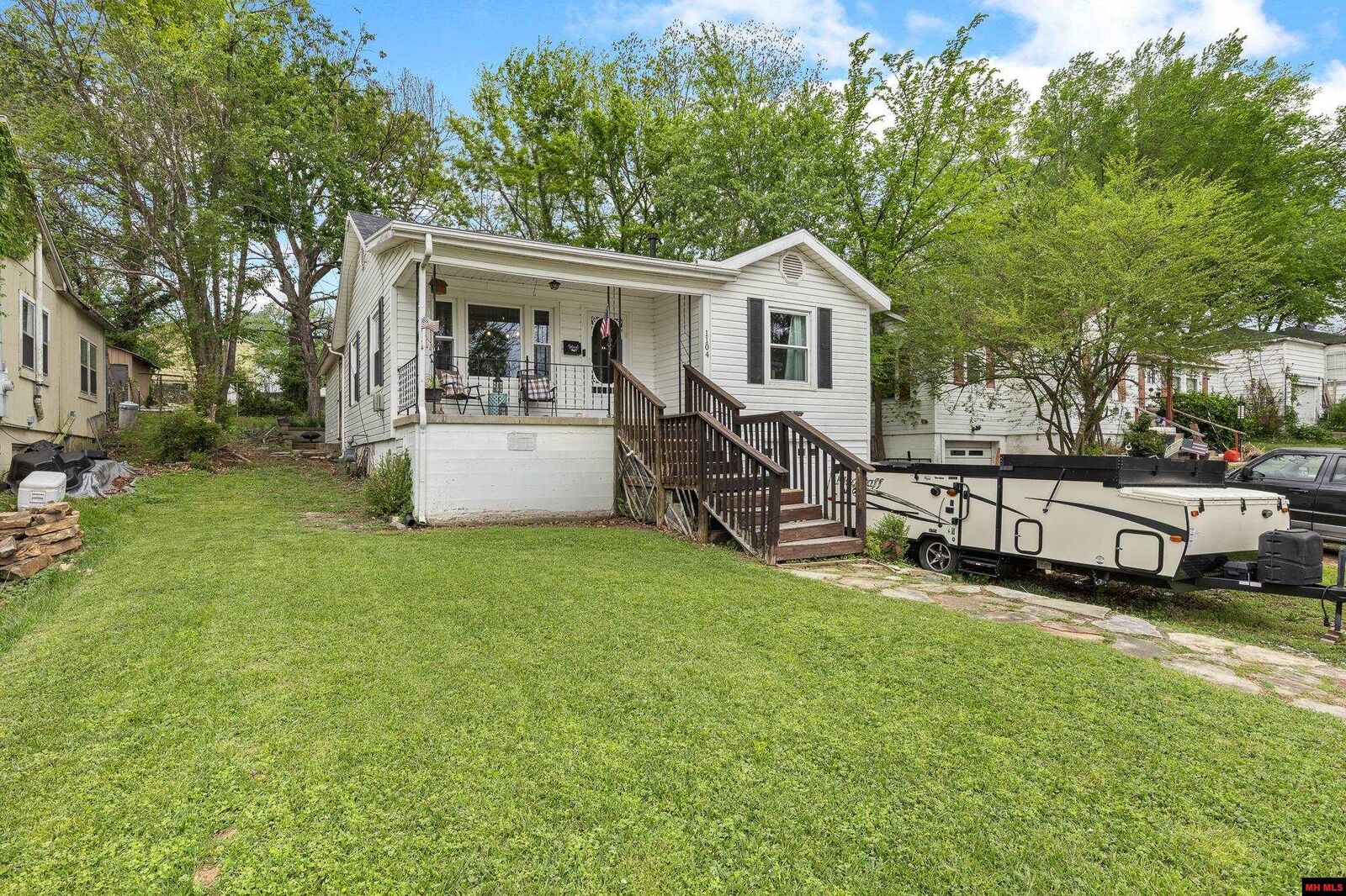 Property Photo:  1104 North Lucille  AR 72601 