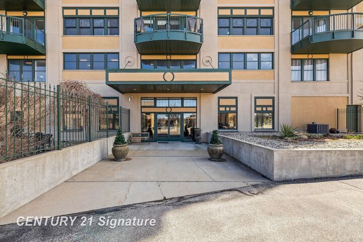 Property Photo:  225 Jennison Place  MI 48708 