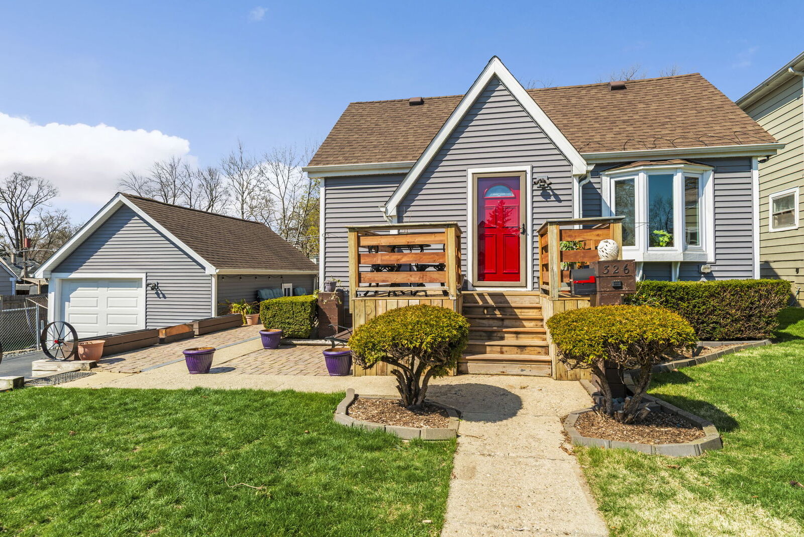 Property Photo:  326 Bellevue Drive  IL 60073 