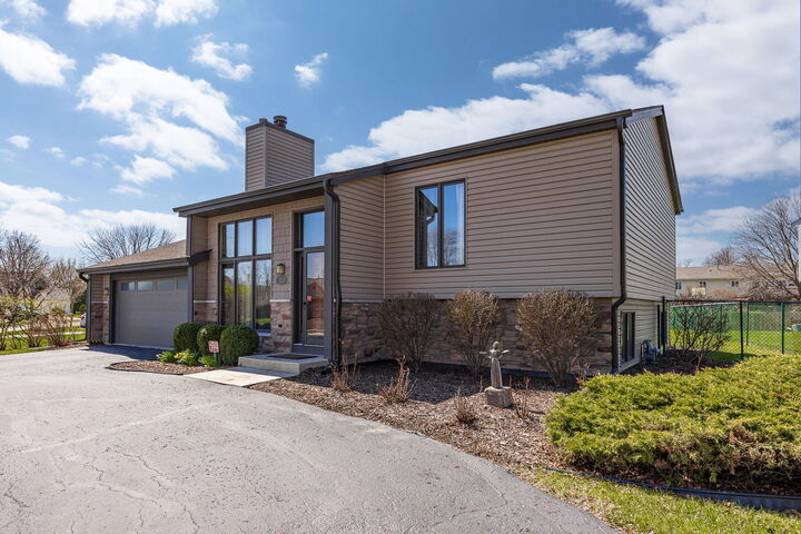 Property Photo:  