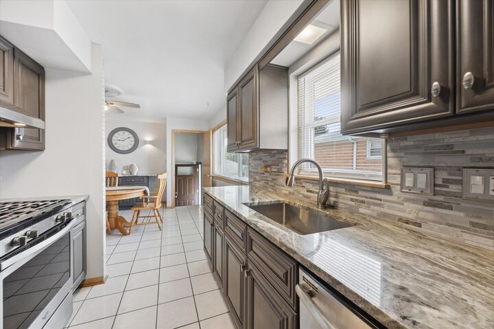 Property Photo: 3029 Mayfair Avenue IL 60154