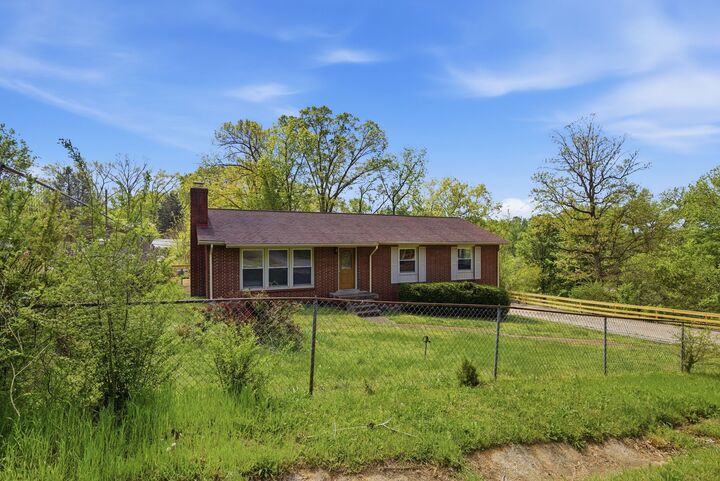 Property Photo:  212 Downer Dr  TN 37042 