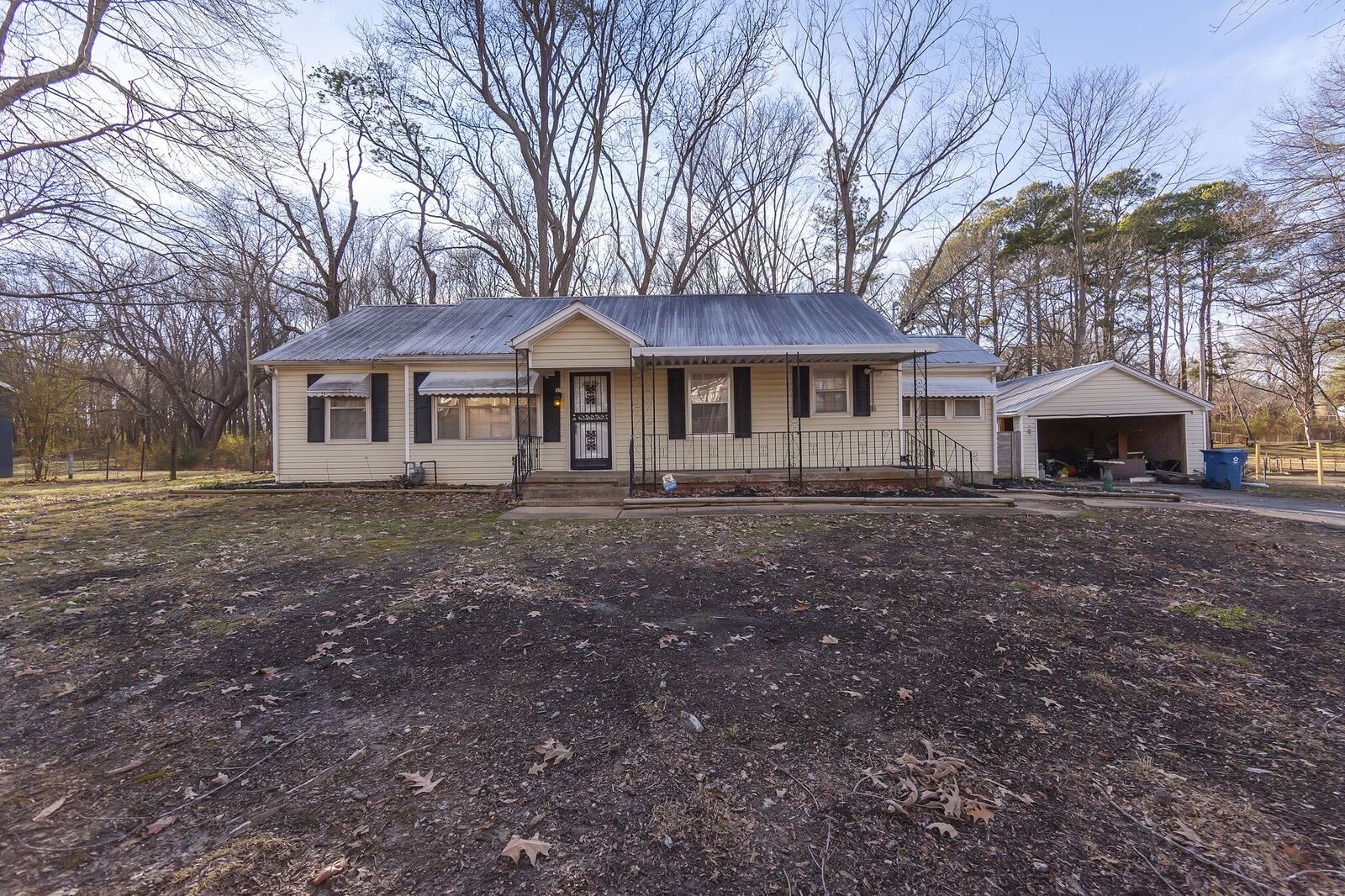 Property Photo:  1214 S Lexington St  TN 38382 