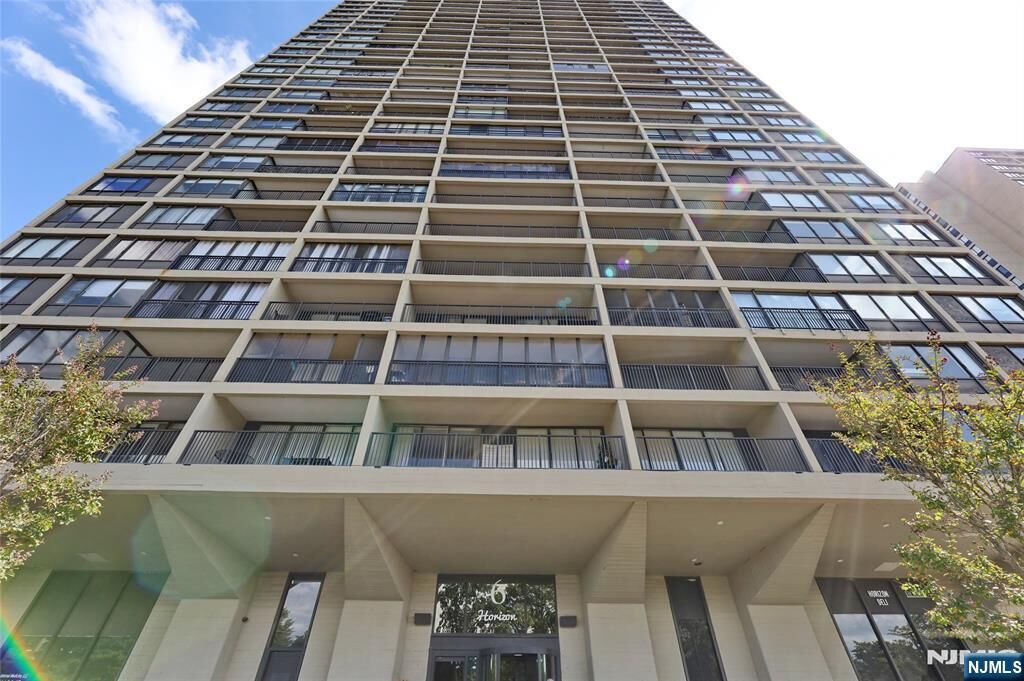 Property Photo: 6 Horizon 2106 NJ 07024