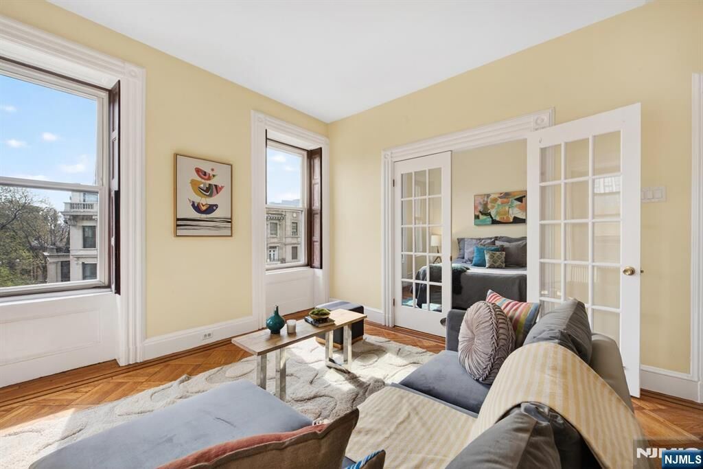 Property Photo:  938 Hudson Street 6  NJ 07030 