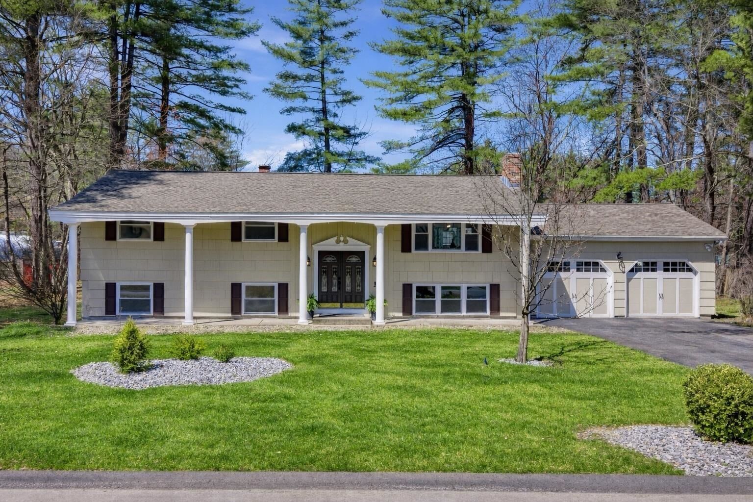 Property Photo:  12 Fernwood Drive  NH 03054 