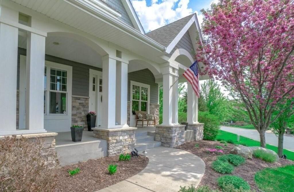 Property Photo:  587 Lake Ridge Drive  MN 55126 