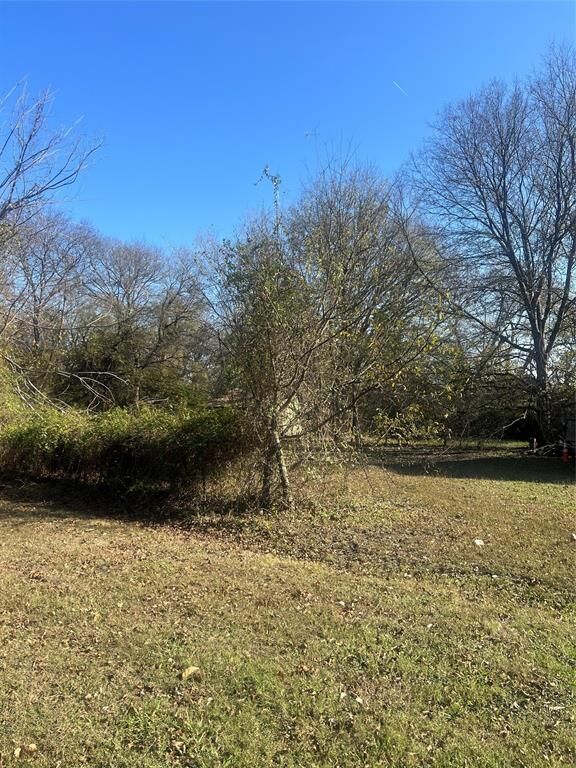 Property Photo:  406 Walker Street  TX 75172 