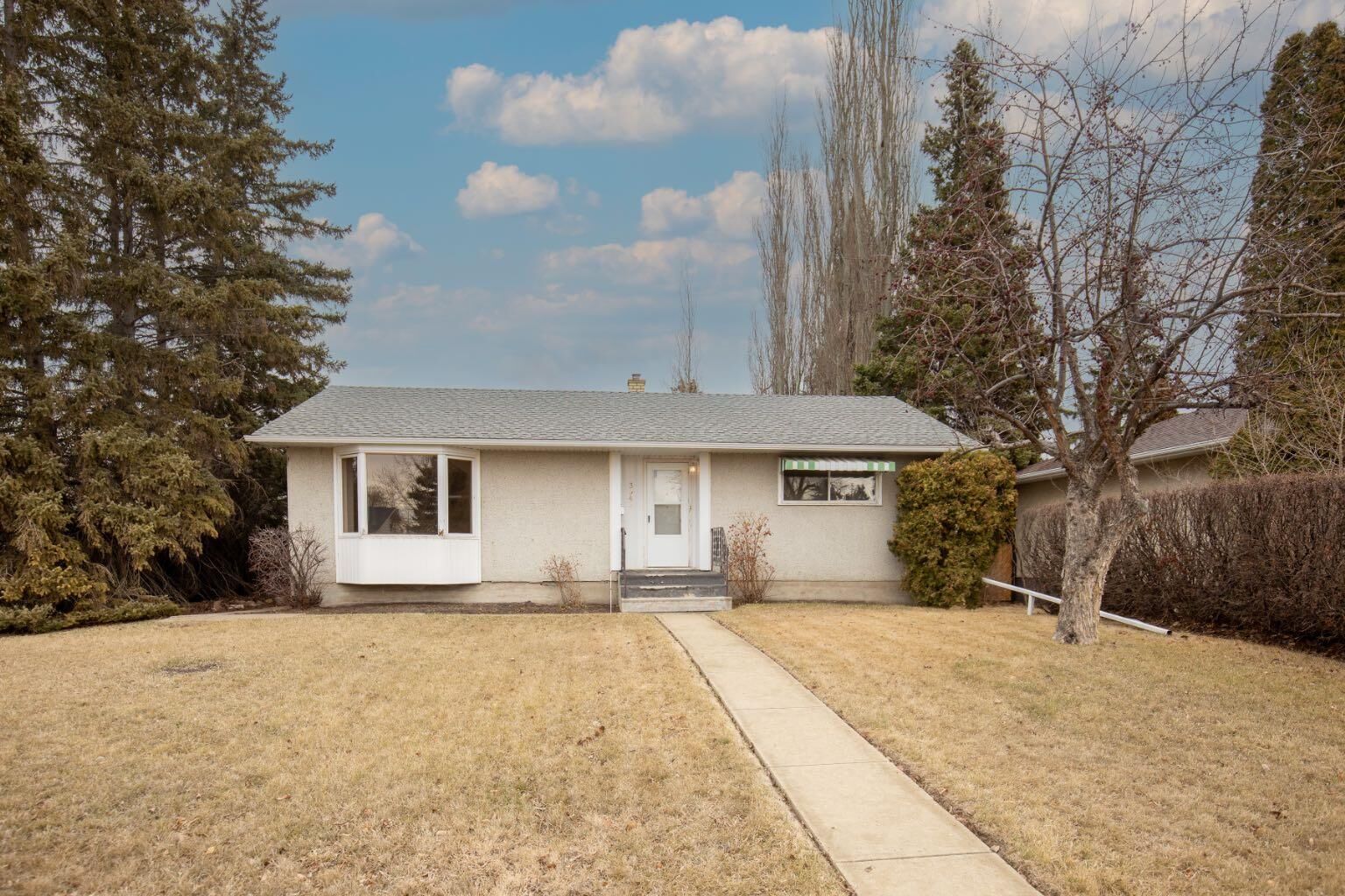 Photo de la propriété:  3943 38 Avenue  AB T4N 2T6 