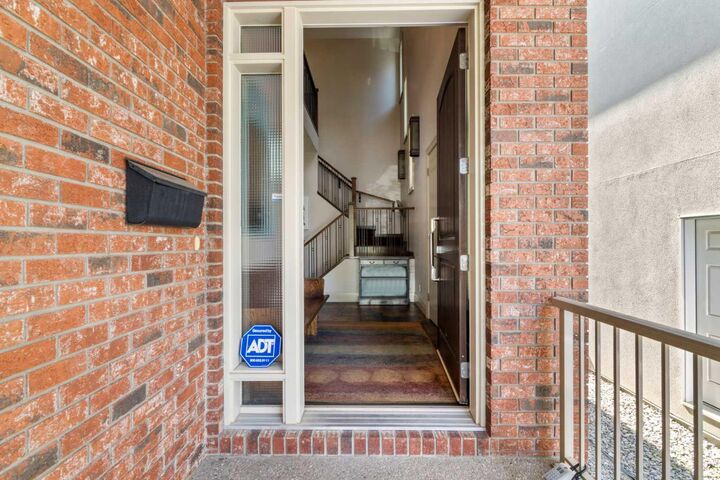 Photo de la propriété:  627 27 Avenue NE  AB T2E 2A7 