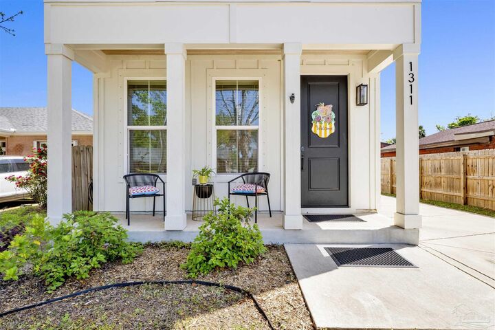Property Photo:  1311 E Hatton St  FL 32503 