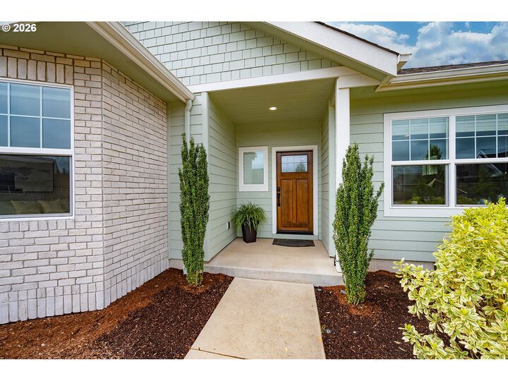 Property Photo:  1067 Lupine St  OR 97477 