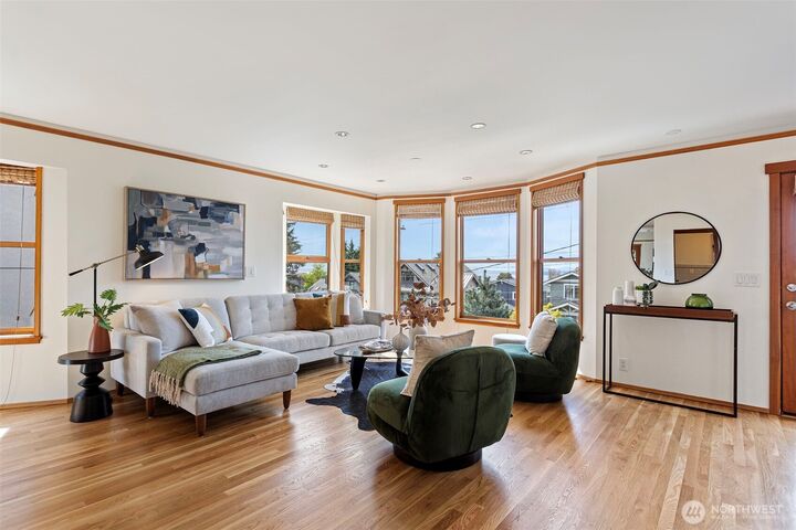 Property Photo:  1524  10th Avenue W  WA 98119 