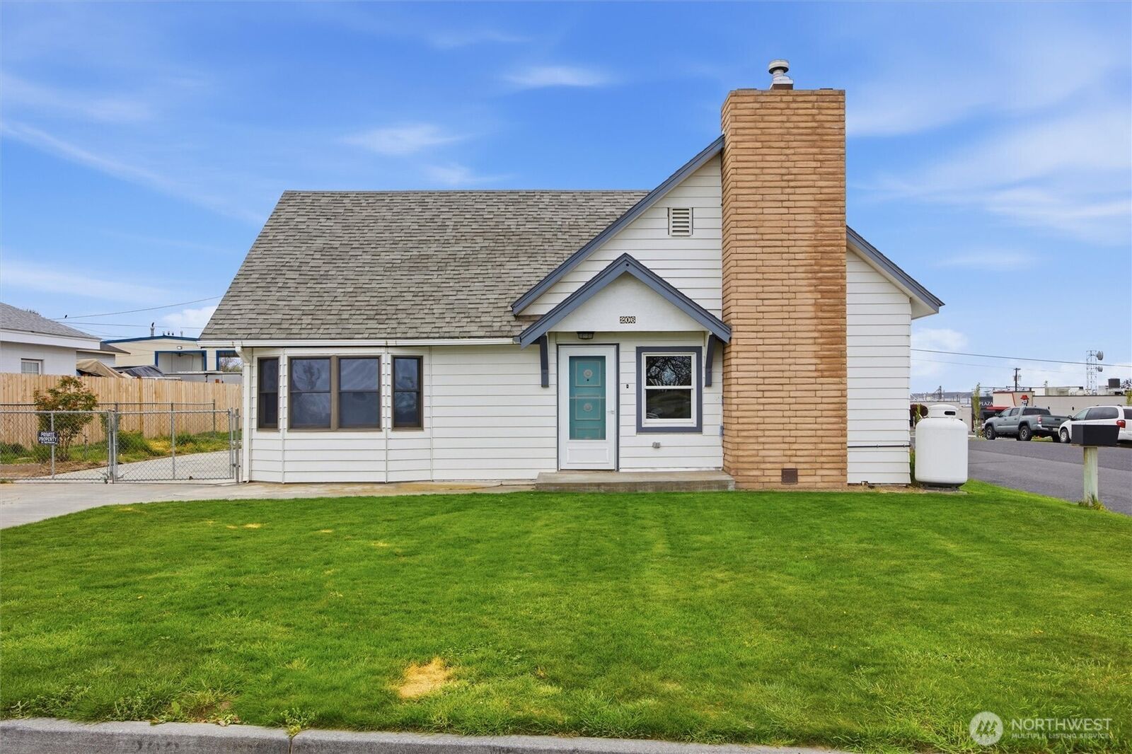 Property Photo:  206 E Cedar St  WA 99344 