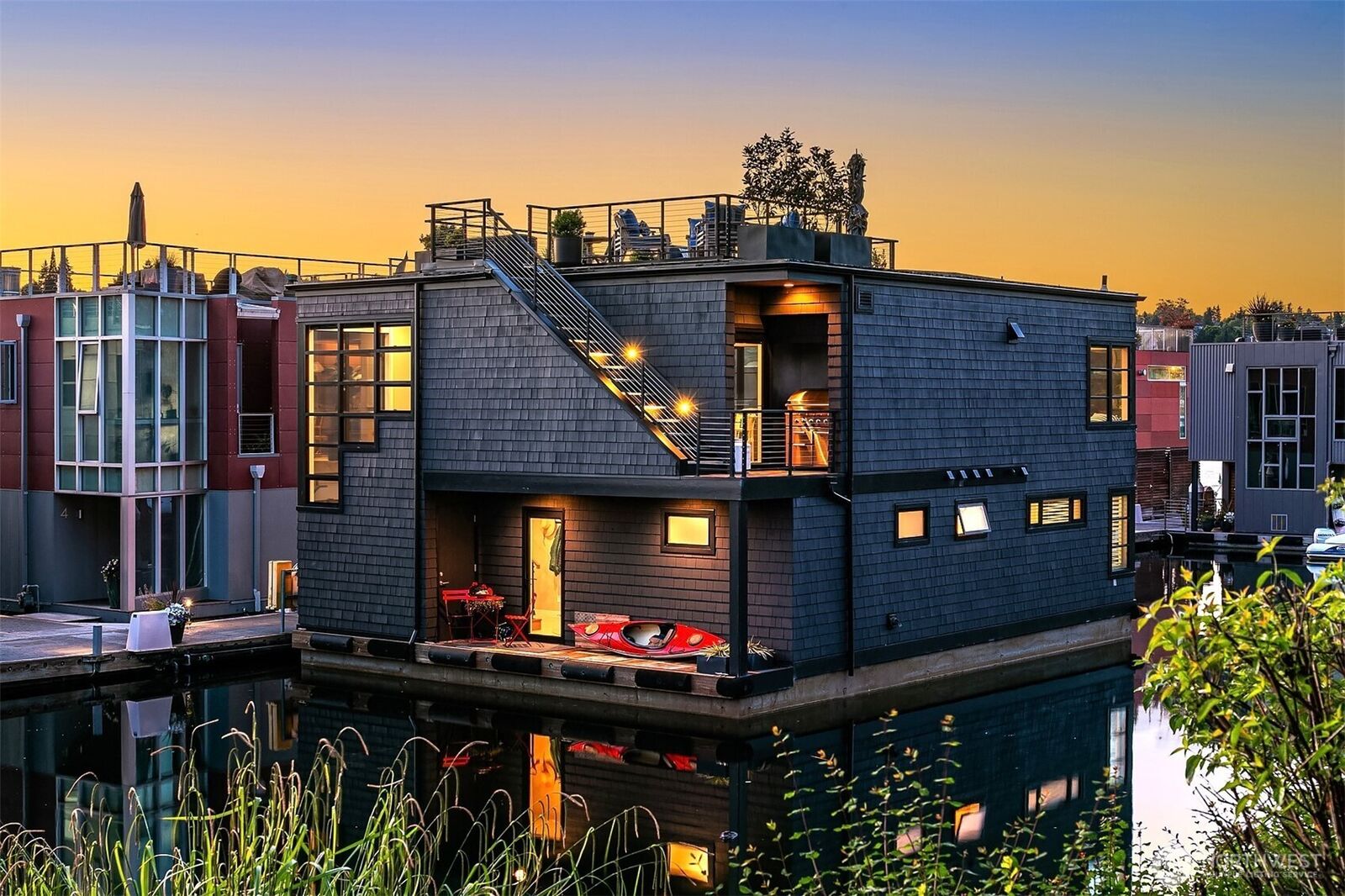 Property Photo:  2821  Fairview Avenue E 5  WA 98102 