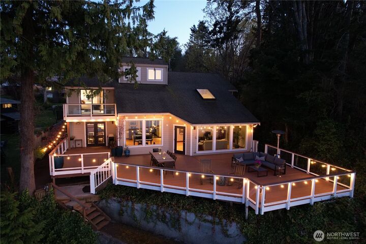 Property Photo:  10258 NE Lafayette Avenue  WA 98110 