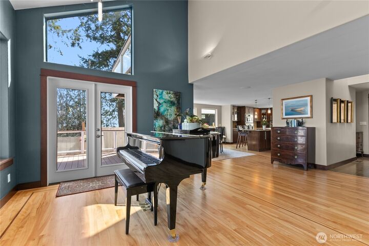 Property Photo: 10258 NE Lafayette Avenue WA 98110