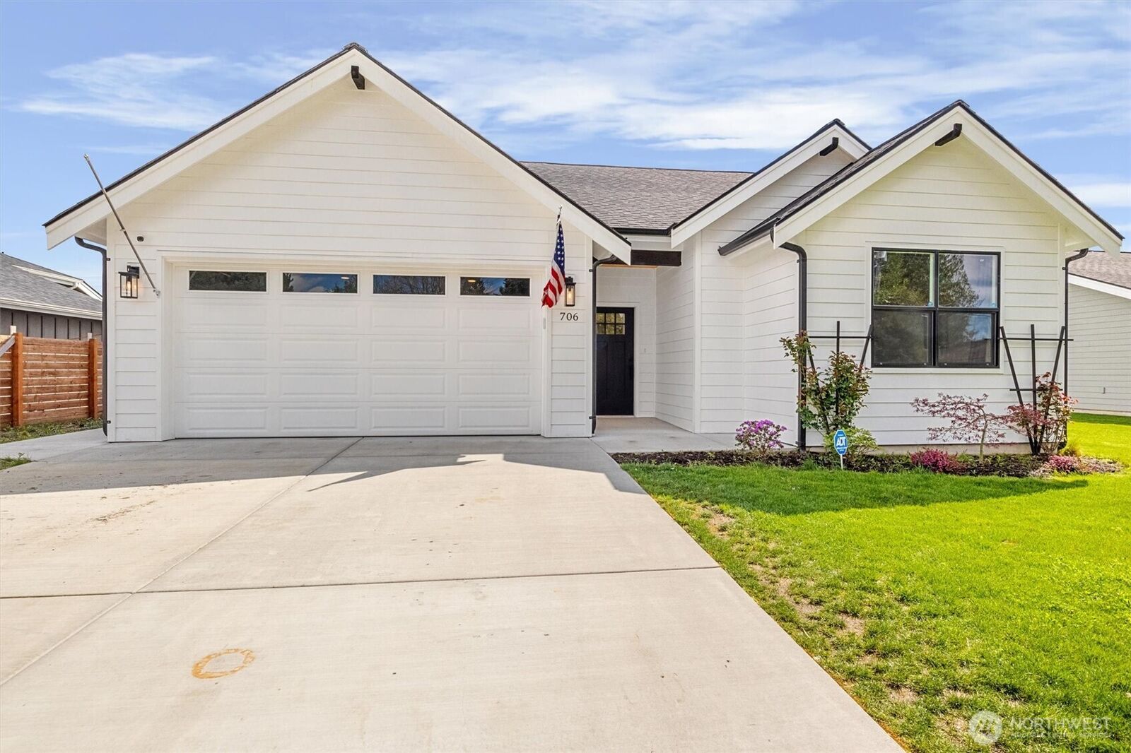 Property Photo:  706  E 4th St  WA 98276 