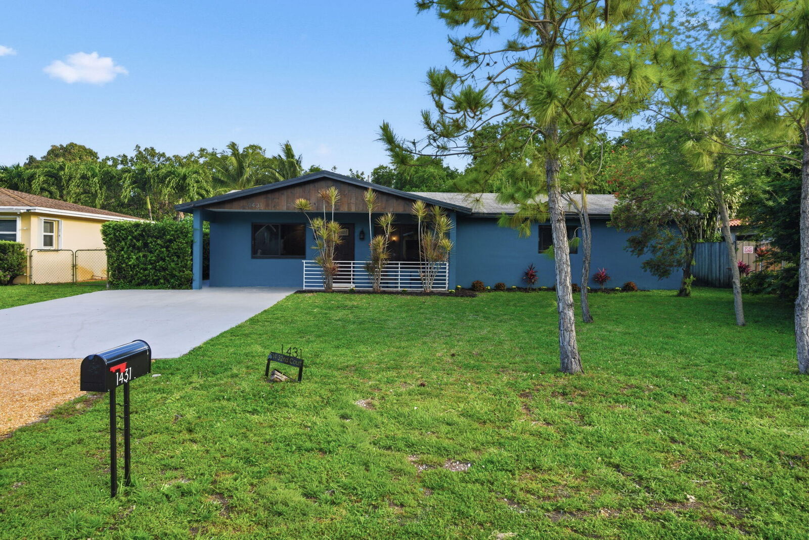 Property Photo: 1431 SW 32nd Court FL 33315