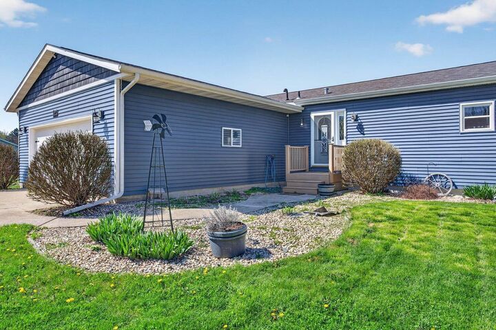 Property Photo:  688 Bliven Road  WI 53534 