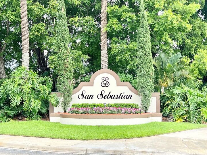 Property Photo:  1524 Coronado Rd  FL 33327 