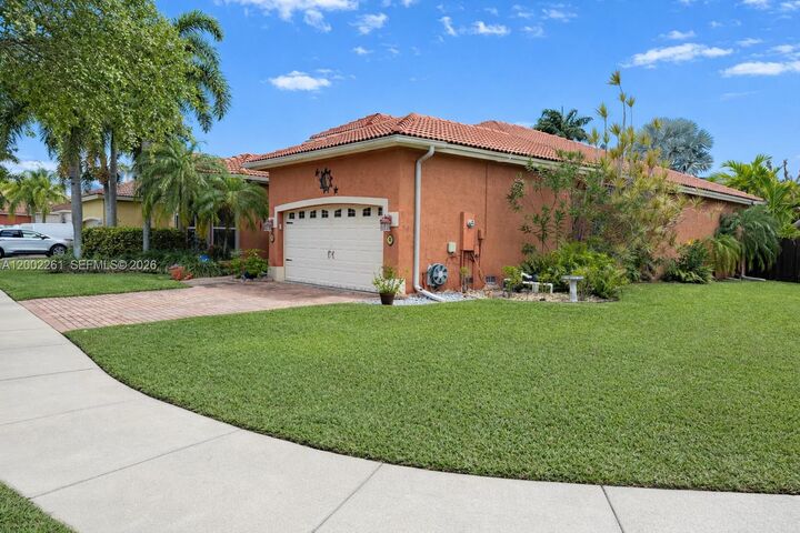 Property Photo: 1483 SE 22nd Ln FL 33035
