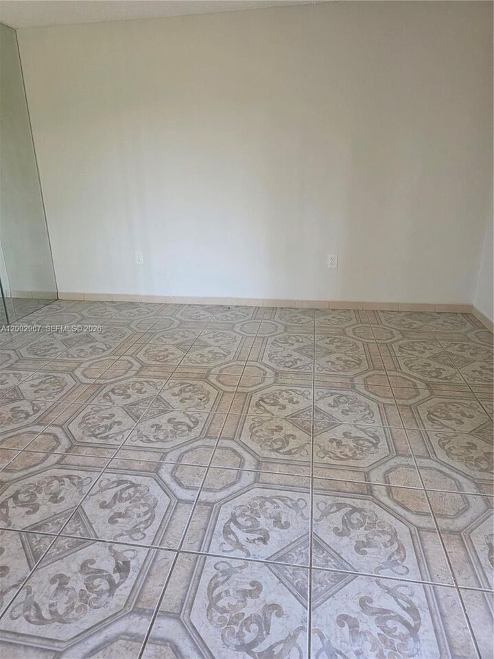 Property Photo:  135 NE 202nd Ter N4  FL 33179 