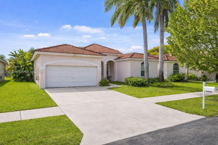 Property Photo:  690 SE 30th Dr  FL 33033 