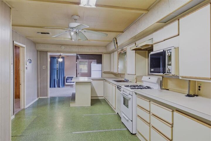 Property Photo:  903 14th Street  LA 70601 