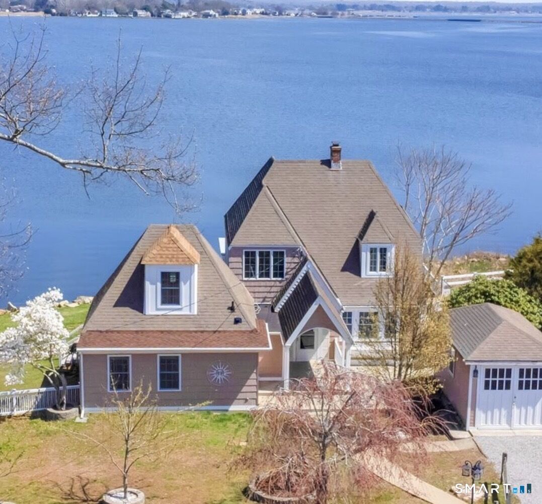 Property Photo:  104 Knollwood Drive  CT 06475 