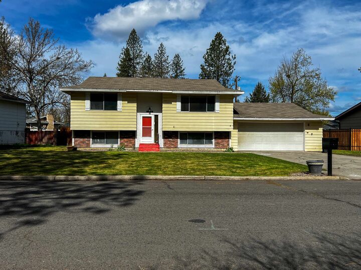 Property Photo:  6005 N Oxford Dr  WA 99208 
